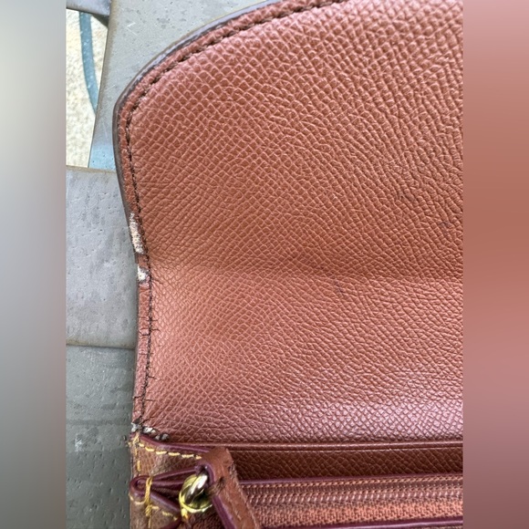 SOLD-Peyton Coach East/West Khaki Brown
Pink Crossbody with matching Wallet. - Picture 9 of 11